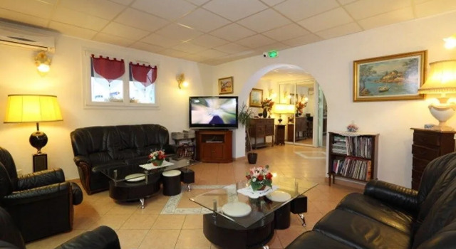 Hotel Eden, Забронировать Отель Мартиг Étang de Berre, рядом с Martigues Garden Beach