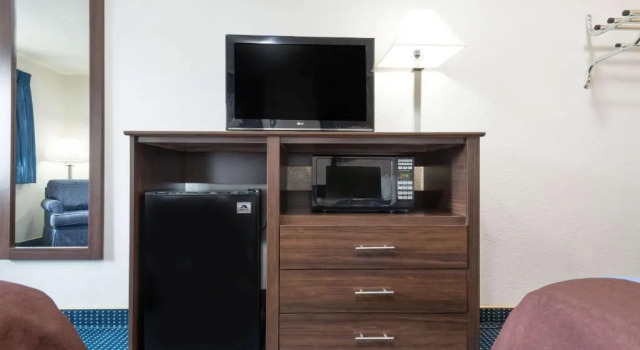 Номер Standard Super 8 by Wyndham Greenfield