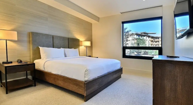 Ski In Out Modern 2BR Residence in Canyons Village, Забронировать Отель Отели Парк-Сити с парковкой, рядом с Полет над каньонами, Парковка