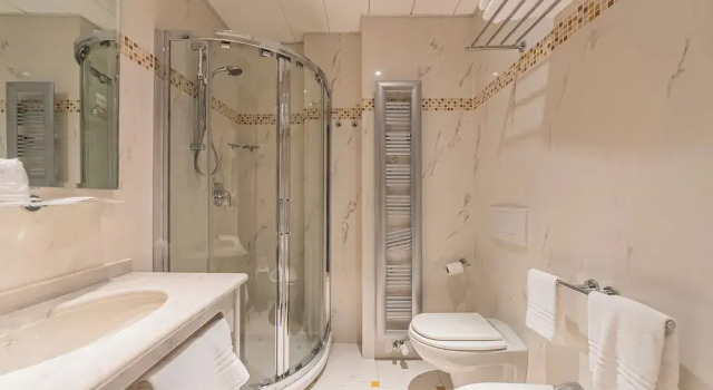 Полулюкс Dado Hotel International