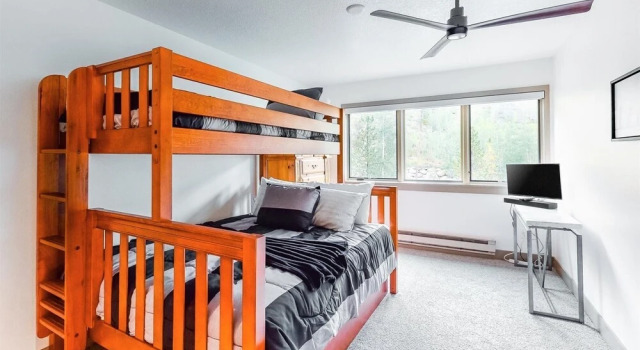 Contemporary 3 Bedroom Condo in West Keystone Along Shuttle to Slopes