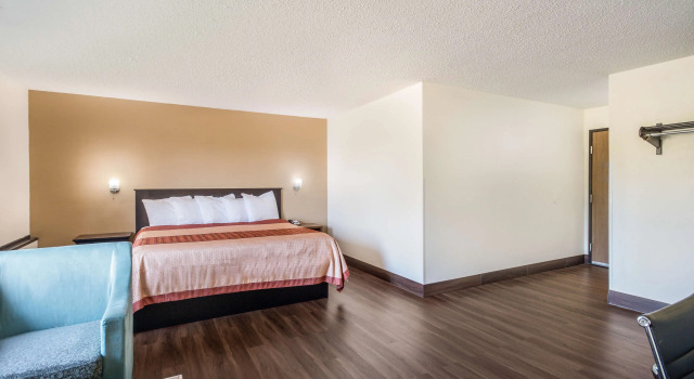 Двухместный люкс c 1 комнатой Americas Best Value Inn & Suites Harrisonville