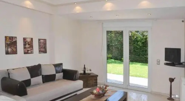 Beautiful house with garden in Rhodes, Забронировать Отель Отели Ялиссос с парковкой, Парковка