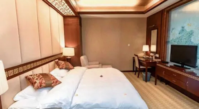 Люкс Business Golden Spring Hotel Lijiang