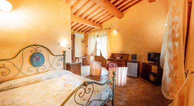 Трёхместный номер Standard Tuscan Relais Il Serraglio
