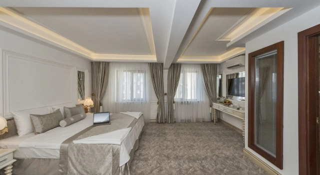 Четырёхместный полулюкс Escardin Hotel