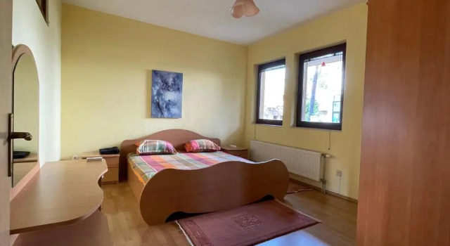 Апартаменты Huge Apartment with a Garden in the City Center