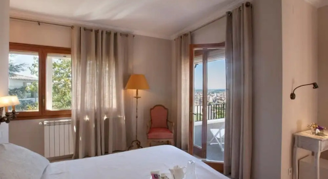 Montjuic Bed & Breakfast, Rezervasyon Otel Juià Gironès