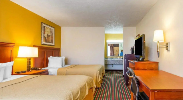Четырёхместный номер Standard Quality Inn Dyersburg I-155