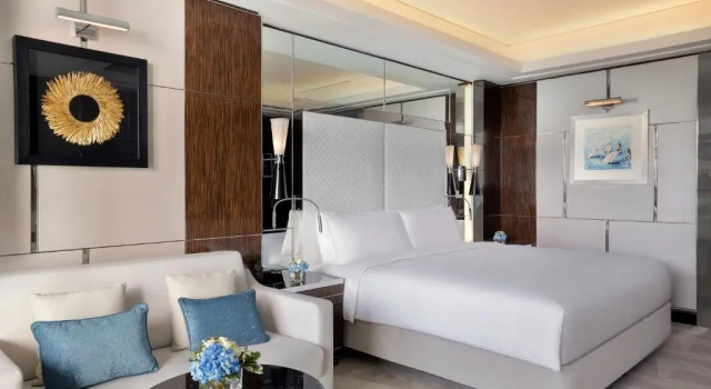 Люкс Royal с балконом и с видом на море Hilton Dubai Palm Jumeirah