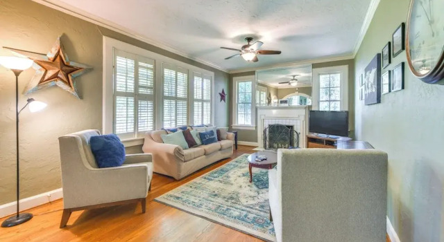 Fire Pit, Large Yard: Midtown Columbus Bungalow!, Boek Vakantiehuis Hotels in Georgia met parkeren, Parkeren
