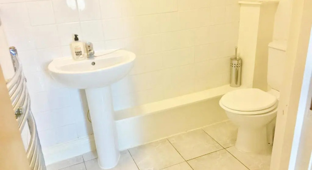 Апартаменты с 4 комнатами London 4 Bedrooms 3 Bathrooms with Garden House