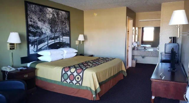 Двухместный семейный люкс Super 8 by Wyndham Arkadelphia Caddo Valley Area