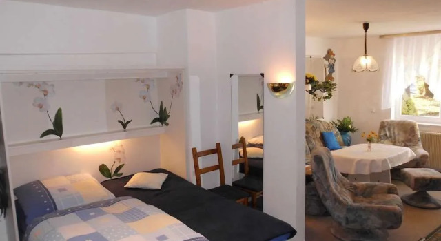 Spacious Holiday Home in Sommerfeld near Lake, Prenota Hotel Kremmen Brandeburgo