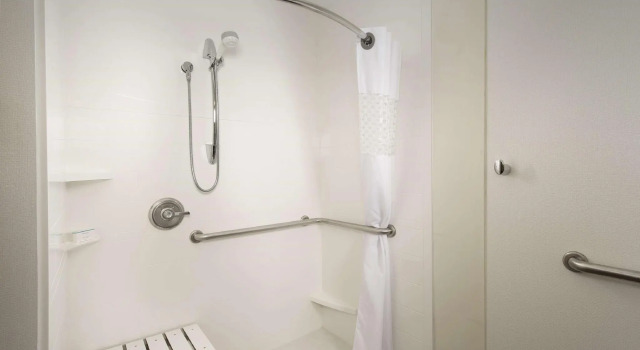 Четырёхместный номер Standard Hampton Inn Rochester Greece