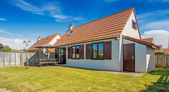 Alluring Holiday Home in De Haan near Sea Beach