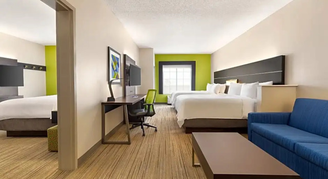 Шестиместный люкс c 1 комнатой Holiday Inn Express & Suites Shawnee by IHG