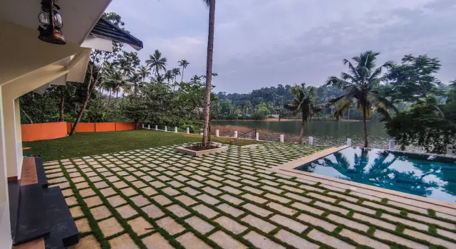 Семейный коттедж с балконом и с видом на озеро Fragrant Nature Backwater Resort & Ayurveda Spa Kollam