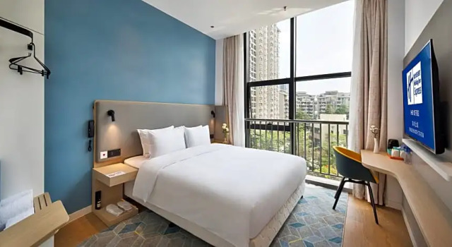 Двухместный люкс с видом на горы Holiday Inn Express Shenzhen North Station by IHG