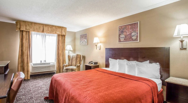 Двухместный номер Standard с балконом Quality Inn & Suites Ft. Jackson Maingate