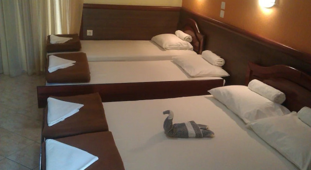 House Blerina - Beachfront Double Sarti Getaway, Забронировать Отель Отели Сарти с парковкой, рядом с Пляж Острия, Парковка