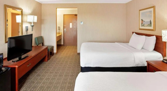 Четырёхместный номер Standard La Quinta by Wyndham Stevens Point