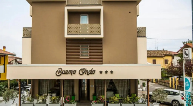 Hotel Buena Onda, Забронировать Отель Отели Пескьера-дель-Гарды с бассейном, рядом с Pederzoli Hospital, Бассейн