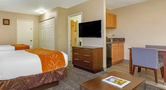 Люкс Standard Comfort Suites Tucson near Sabino Canyon