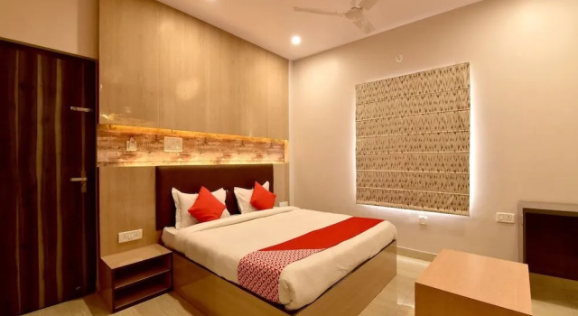 OYO 23085 Baba Hotel