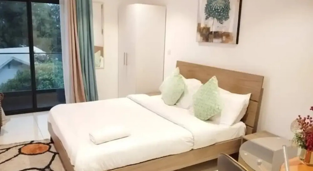 Студия Classic AmberCity Apartment at Embassy