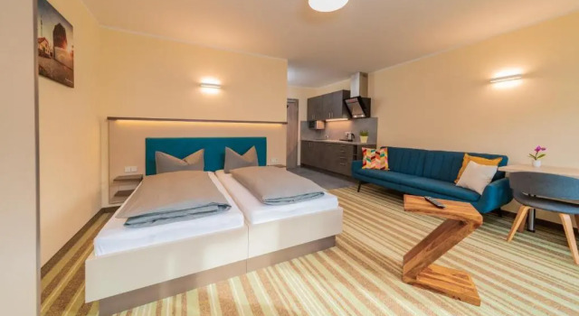 Апартаменты с балконом ELLY Hostel