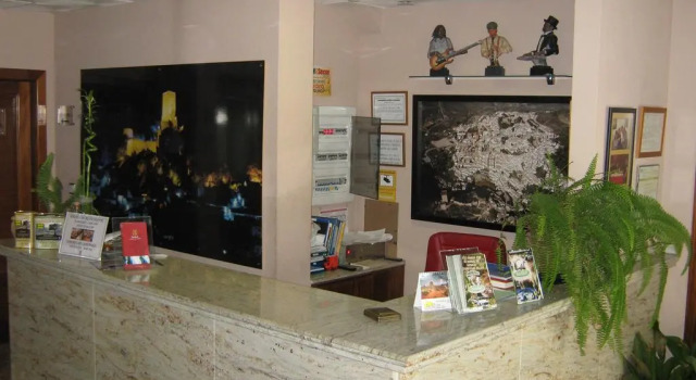 Hotel Puerta de Cazorla, Забронировать Отель Отели в центре Касорла с завтраком, отели в центре Касорла с завтраком
