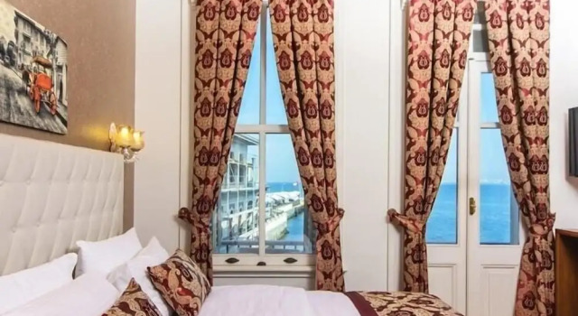 Люкс Mom Hotel