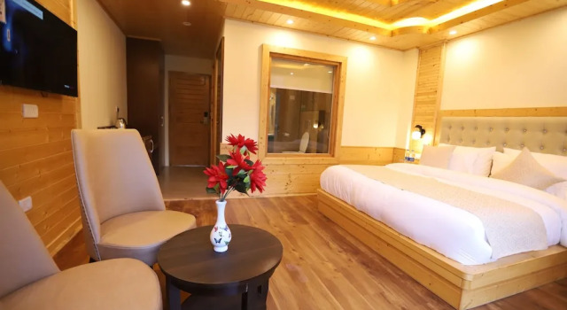 Двухместный номер Premium с балконом и с красивым видом из окна Golden Wood Manali By Rosetum