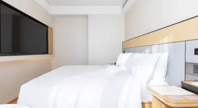JI Hotel (Korla Lingshang Xingfu Tiandi), Rezerwuj Hotel Hotele w Korla z parkingiem, Parking