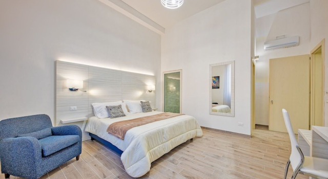 Hotiday Lecce Gianmarti Suite, Забронировать Отель «постель и завтрак» Лечче Саленто, рядом с Gate of Saint Blaise