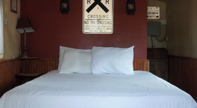 Номер Standard Historic Rail Caboose on Route 66