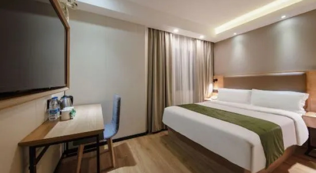Одноместный номер Standard Green Tree Inn Smart Selection Hotel (Shanghai Hongqiao Road Metro Station)