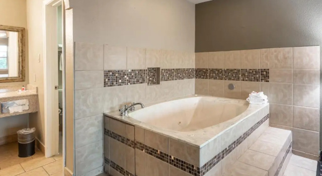 Двухместный люкс Deluxe Super 8 Dallas East Near Fair Park Downtown