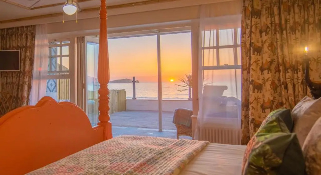 Tolcarne Beach Colonial Restaurant and Rooms