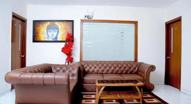 Maplewood Guest House, Neeti Bagh, New Delhiit is a Boutiqu Guest House - Room 3, Забронировать Гостевой дом Отели Нью-Дели с парковкой, рядом с Конференц-зал Сири-форт, Парковка