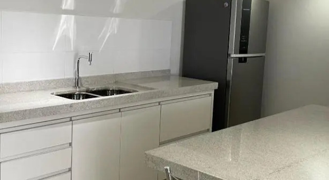 Almada Studio 77