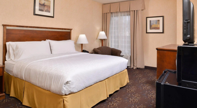 Двухместный номер Standard Holiday Inn Express Hotel & Suites West Chester by IHG