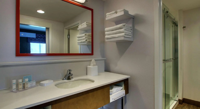 Двухместный люкс Hampton Inn & Suites By Hilton Southport