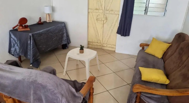 Maison de 2 chambres avec jardin clos et wifi a Le Robert a 1 km de la plage, Varaa Hotelli Hotellit ja majoitukset kohteessa La Trinite, Hotelli
