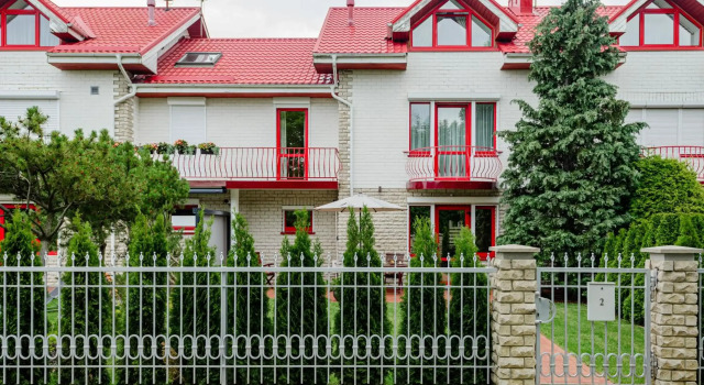 Family Inn cottage with terrace, Забронировать Дом для отпуска Коттеджи Паланги, рядом с Palanga Concert Hall, Коттедж