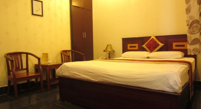 Hoang Phung Hotel - Tan Son Nhat Airport, Забронировать Отель Танбинь 