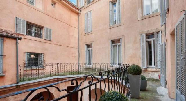 Furnished apartment with balcony in the center of Aix-en-Provence, Забронировать Апартаменты/квартира Отели Экс-ан-Прованса с парковкой, рядом с Статуя Поля Сезанна, Парковка