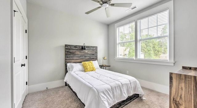 Коттедж с 4 комнатами Modern Charlotte Home ~ 4 Mi to Downtown!