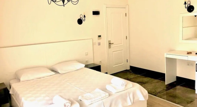 Victoria Hotel and Lounge